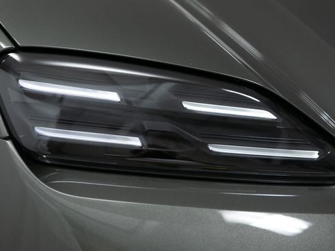 New 2026 Porsche Macan 4S Electric AWD/4WD image 16