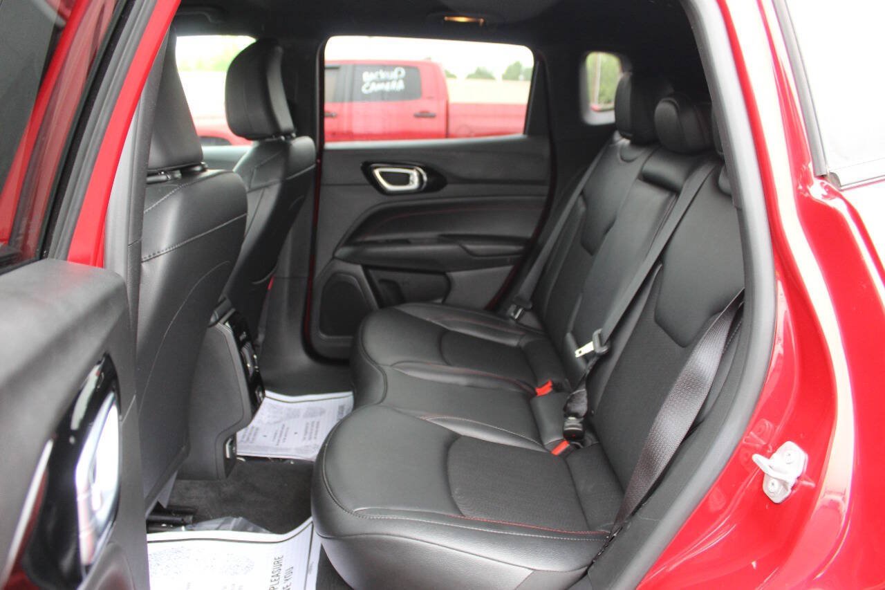 Used 2025 Jeep Compass Trailhawk AWD/4WD image 15