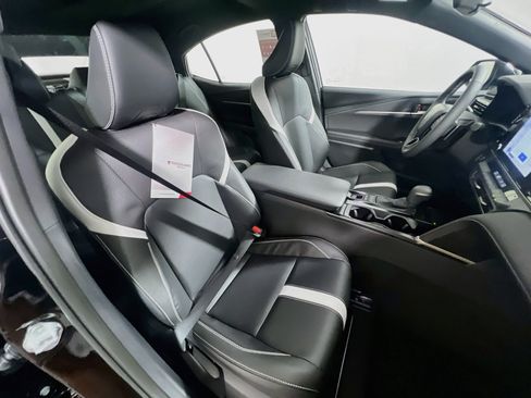 Used 2025 Toyota Camry SE FWD image 30