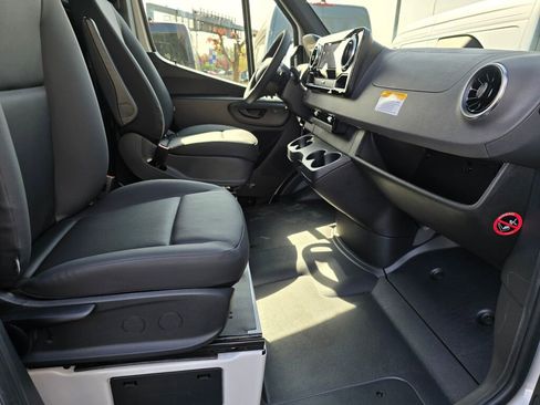 New 2025 Mercedes-Benz Sprinter 2500 image 12