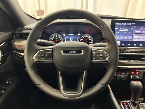 Used 2024 Jeep Compass Trailhawk w/ Trailhawk Convenience Group AWD/4WD image 16
