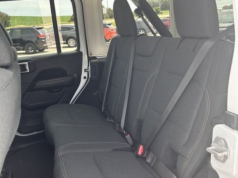 Used 2025 Jeep Wrangler Unlimited Sahara AWD/4WD image 17