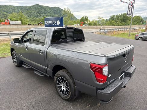 Used 2023 Nissan Titan SV w/ SV Convenience Package AWD/4WD image 7