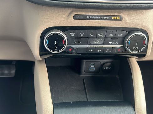 Used 2022 Ford Escape Titanium w/ Class II Trailer Tow Package image 28