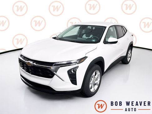 Used 2024 Chevrolet Trax LS w/ LS Convenience Package FWD image 3