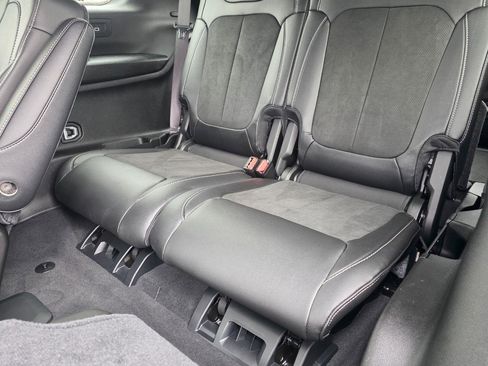 Used 2024 Jeep Grand Cherokee L Altitude image 16