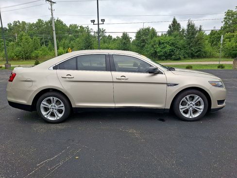 Used 2017 Ford Taurus SE FWD image 25