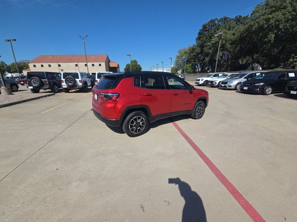 Used 2025 Jeep Compass Trailhawk AWD/4WD image 7