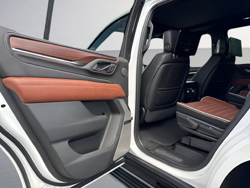 Used 2023 GMC Yukon Denali Ultimate AWD/4WD image 30
