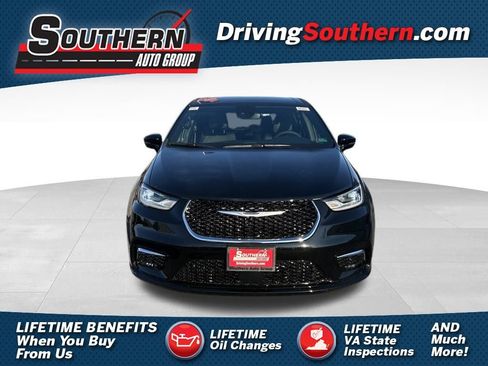 New 2026 Chrysler Pacifica Select image 1