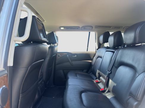 Used 2016 INFINITI QX80 4WD w/ Driver's Assistance Package image 13