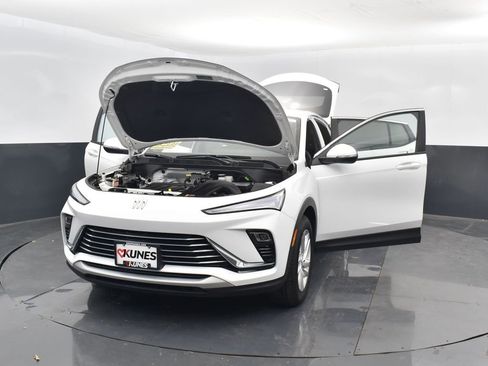 Used 2025 Buick Envista Preferred image 46