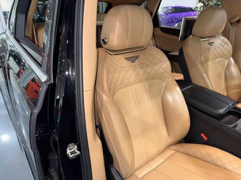 Used 2017 Bentley Bentayga image 59