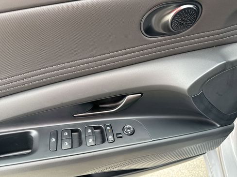 Used 2025 Hyundai Elantra SEL image 15