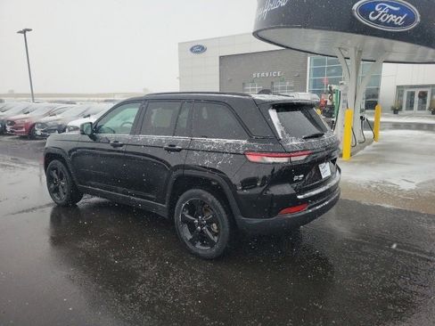 Used 2022 Jeep Grand Cherokee Altitude image 3