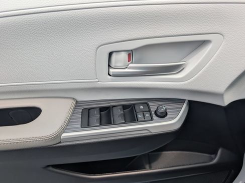 New 2026 Toyota Sienna XLE FWD image 9