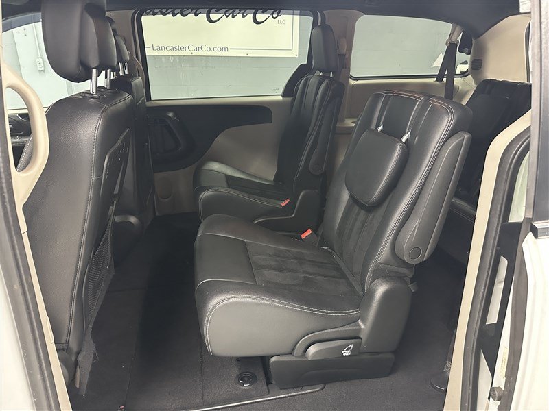 Used 2017 Dodge Grand Caravan SXT FWD image 3