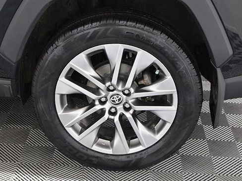 Certified 2022 Toyota RAV4 XLE Premium image 18