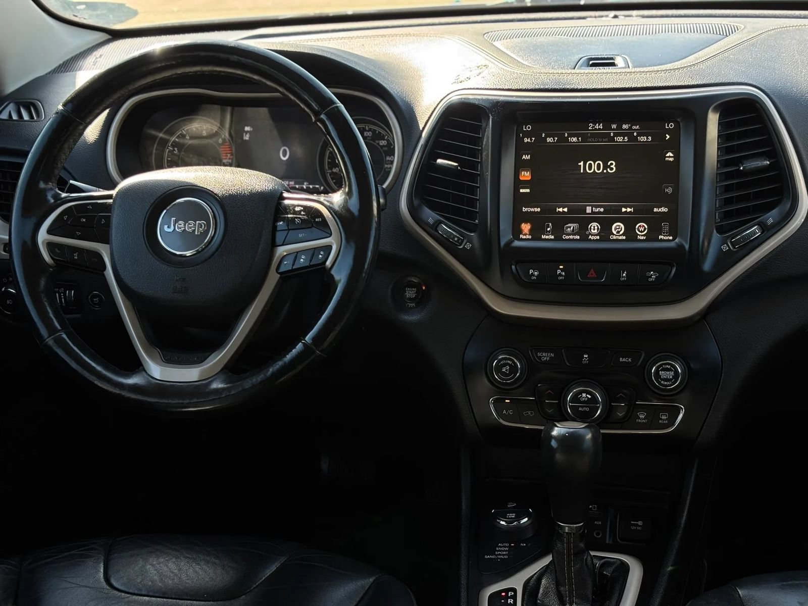Used 2018 Jeep Cherokee Limited w/ Technology Group AWD/4WD image 16