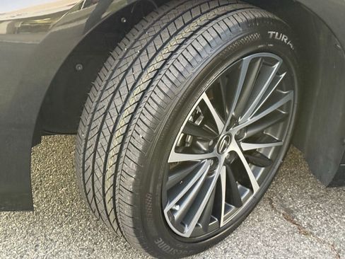 Used 2025 Lexus ES 300h 300h image 18