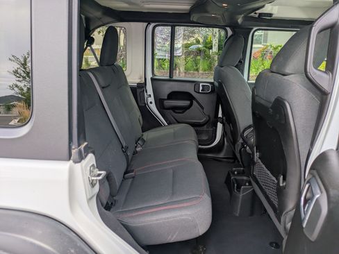Used 2025 Jeep Wrangler Unlimited Rubicon AWD/4WD image 32