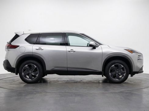 Used 2025 Nissan Rogue SV image 11