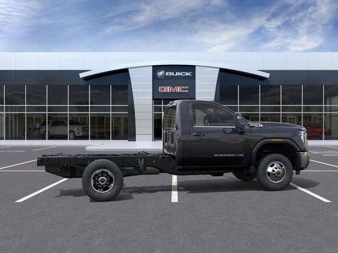 New 2026 GMC Sierra 3500 SLE image 5