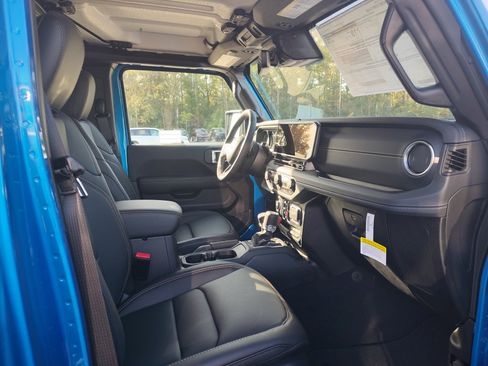 New 2025 Jeep Gladiator Sport w/ Premium Package image 25