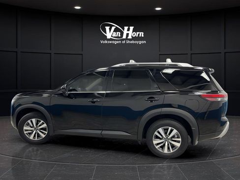 Used 2025 Nissan Pathfinder SL w/ Black Appearance Package FWD image 4