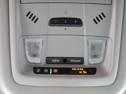 Used 2023 GMC Acadia SLT w/ Elevation Edition image 33