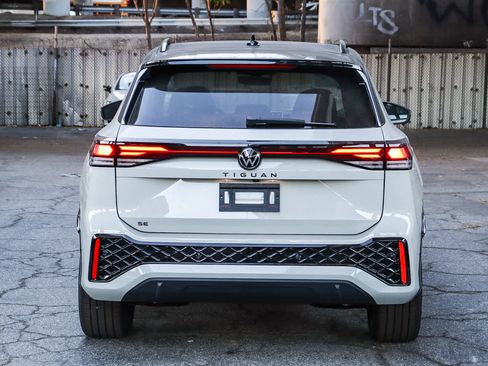 New 2026 Volkswagen Tiguan SE R-Line image 5