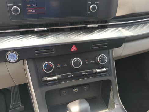 Certified 2024 Kia Carnival LX FWD image 16