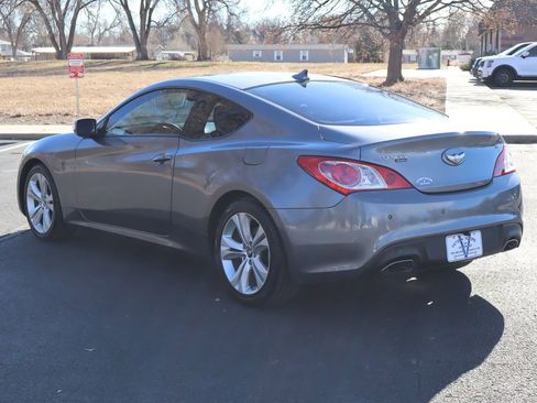 Used 2010 Hyundai Genesis 3.8 image 8