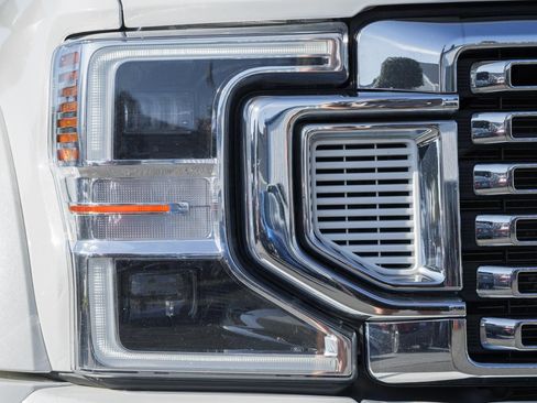 Certified 2022 Ford F450 Platinum w/ FX4 Off-Road Package image 13