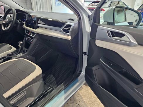 New 2025 Volkswagen Taos SE image 10