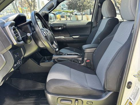 Used 2020 Toyota Tacoma TRD Off-Road w/ Technology Package AWD/4WD image 22