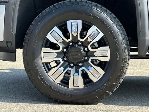 New 2026 GMC Sierra 2500 Denali w/ LPO, Black Badging Package image 32