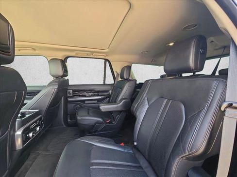 Used 2018 Ford Expedition Platinum RWD image 19