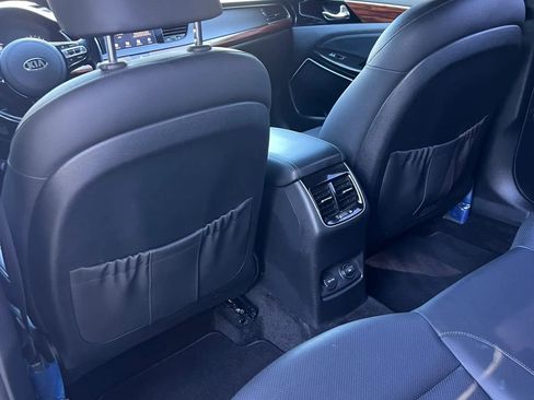 Used 2017 Kia Cadenza Premium image 9