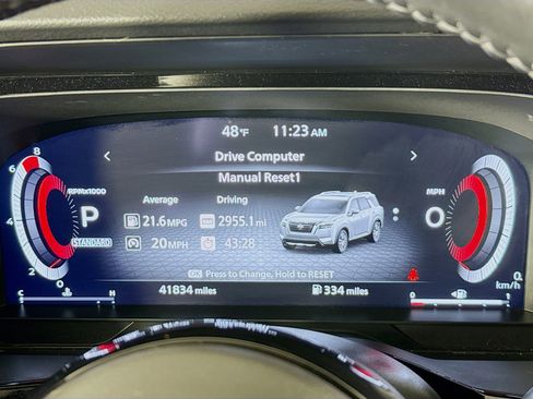 Used 2024 Nissan Pathfinder Platinum image 13