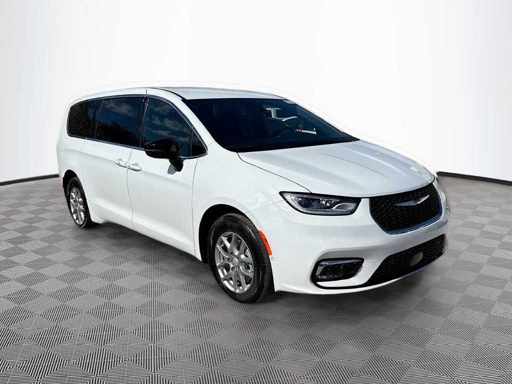 Used 2026 Chrysler Pacifica Select FWD image 4