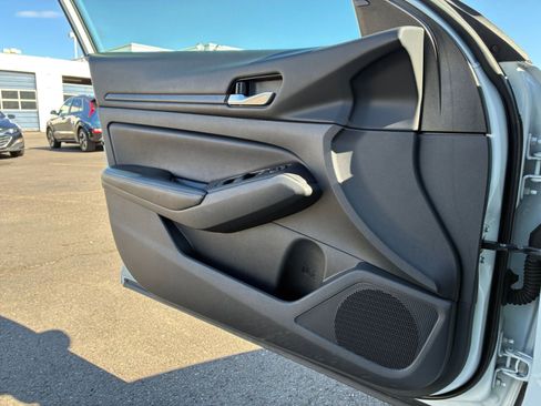 Used 2025 Nissan Altima 2.5 SV image 18