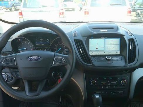 Used 2017 Ford Escape SE w/ Equipment Group 201A AWD/4WD image 10