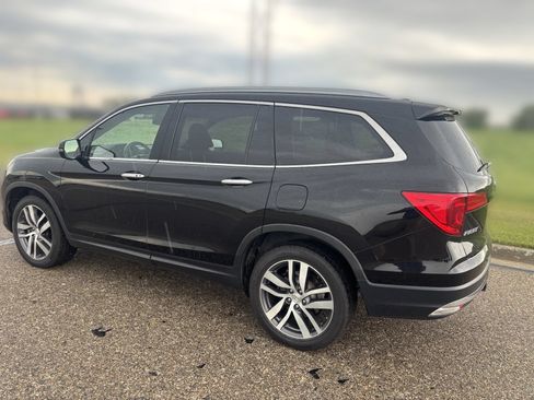 Used 2017 Honda Pilot Touring image 2
