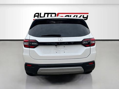 Used 2025 Honda Pilot EX-L image 6