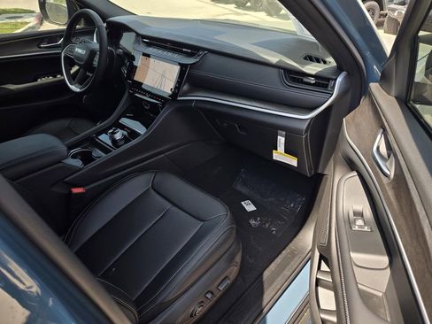 New 2026 Jeep Grand Cherokee L Limited w/ Luxury Tech Group II RWD image 8