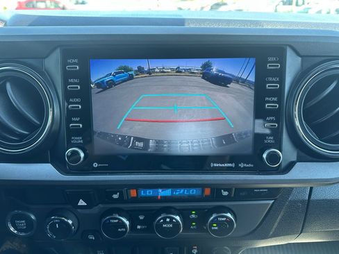 Used 2022 Toyota Tacoma TRD Off-Road w/ TRD Premium Off Road Package AWD/4WD image 15