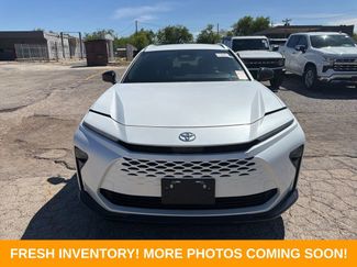 Used 2025 Toyota Crown Signia video 2