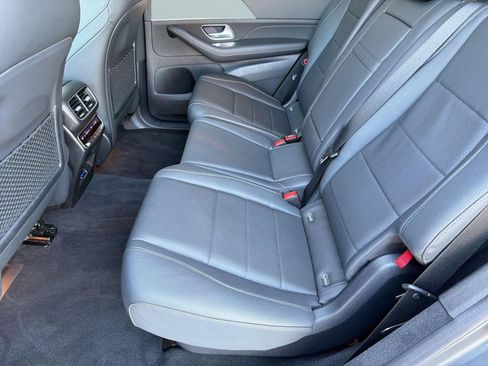Used 2025 Mercedes-Benz GLS 450 4MATIC image 26
