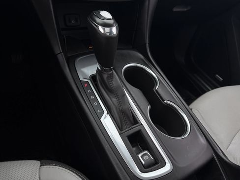 Used 2018 Chevrolet Equinox Premier FWD image 19